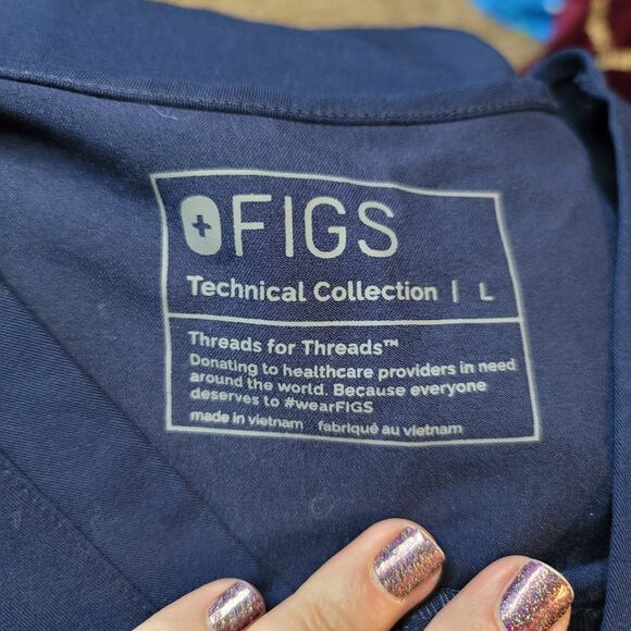 Figs- Women's Technical Collection Navy Blue Scrub Top- size Large and XL - Picture 10 of 11